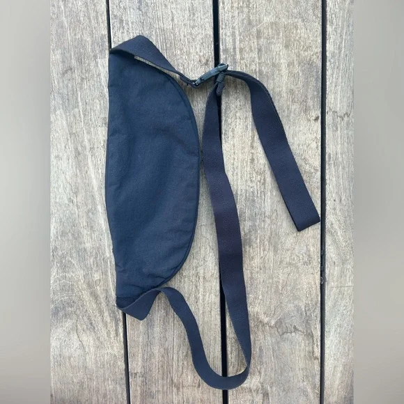 Athleta Kinetic Sling Bag Cross Body Small Purse Waist Belt Fanny Pack in Black - Picture 5 of 10